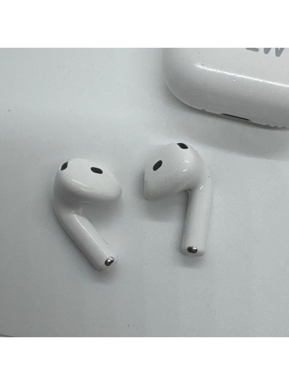 Apple AirPods 4th Gen ANC with MagSafe Charging Case A3056 A3055 A3059 MXP93LL/A